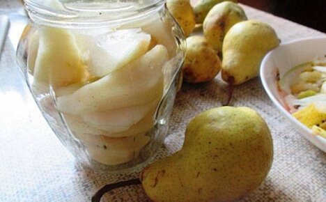 Рецепты фруктов на зиму: консервирование груш в собственном соку