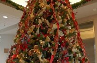 Готовимся к Новому году — как украсить елку лентами
