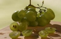 Польза или вред — что будет, если есть виноград вместе с косточками
