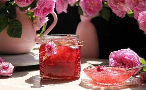 Вкусное варенье из лепестков роз: польза, состав, рецепты