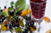 Вино из черноплодной рябины — простой рецепт божественного напитка