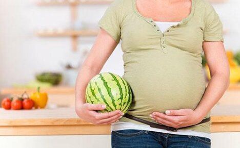 Осторожный подход в употреблении арбуза во время беременности