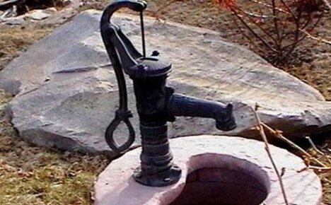 Ручной насос для воды из скважины в отсутствии энергоснабжения