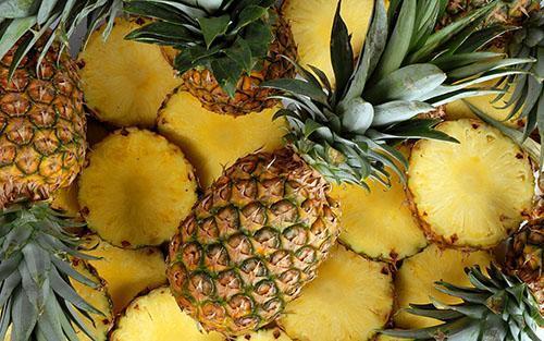 Содержащийся в ананасе бромелайн оказывает благотворное влияние на кожу