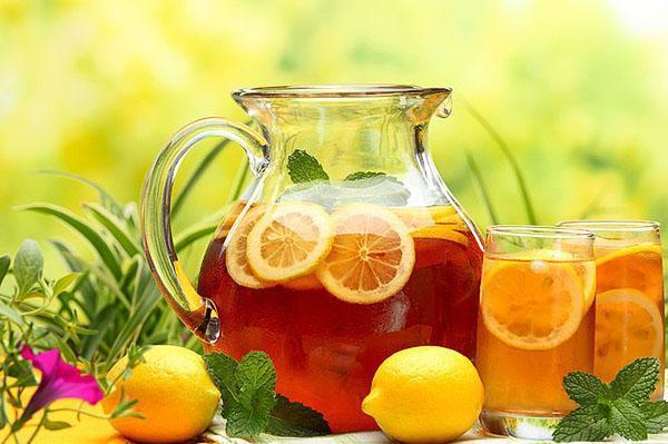 Чай с лимоном хорошо употреблять при пониженной кислотности желудка