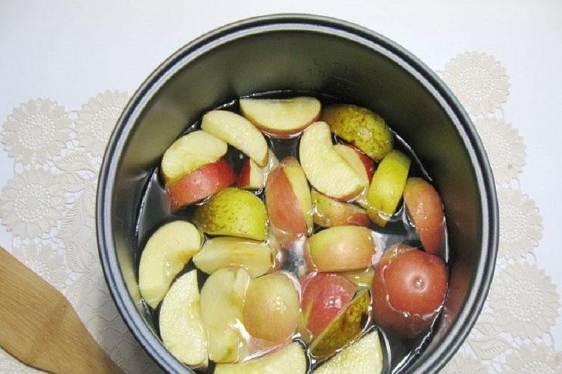 варить компот из яблок