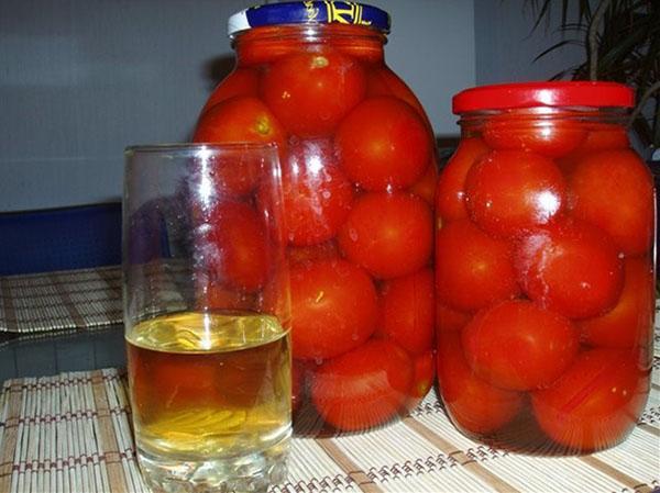 заливаем помидоры соком