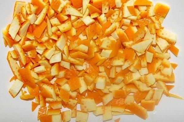 нарезать кожуру апельсин