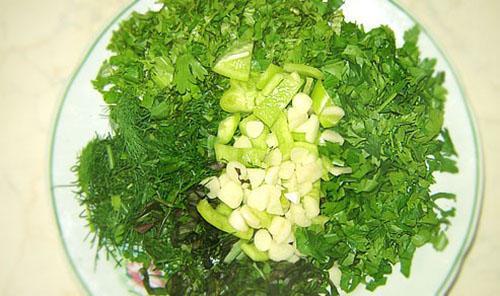 зелень и чеснок добавить в салат