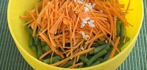 выложить в фасоль морковь и чеснок