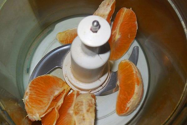 измельчить апельсины в блендере
