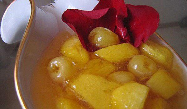 десерт из черешни и персиков