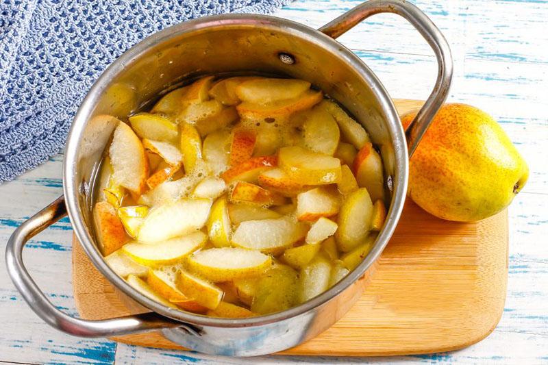 залить груши сиропом