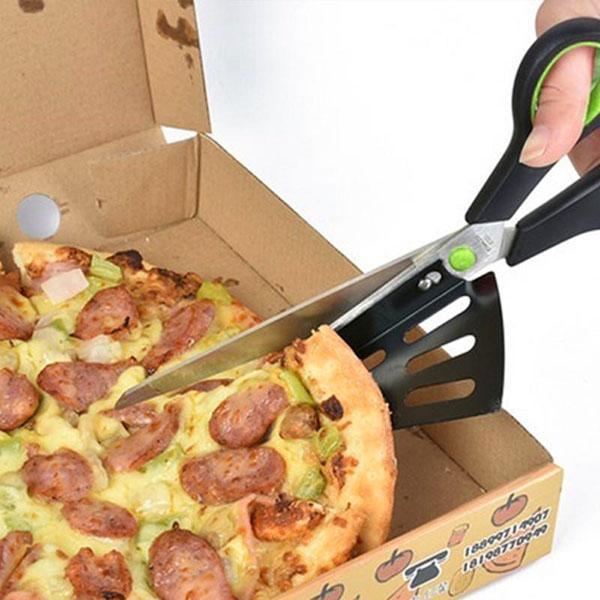 разрезаем пиццу ножом-ножницами
