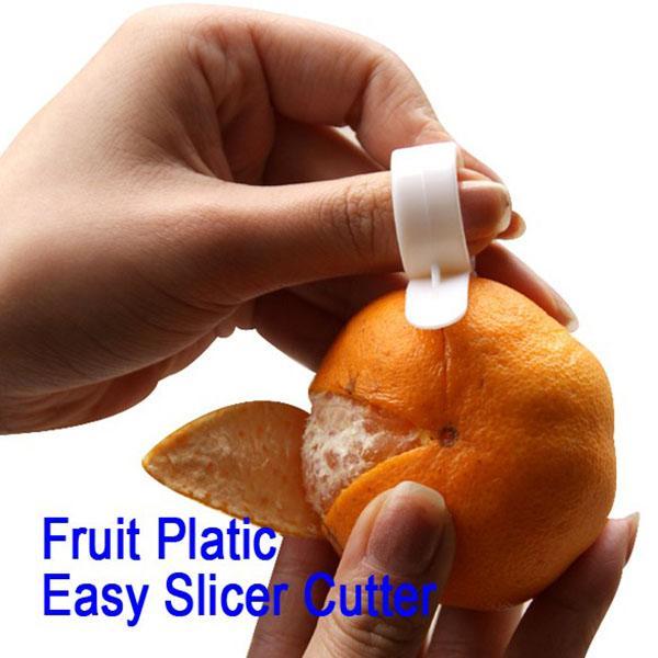 чистим мандарин ножом для чистки цитрусовых