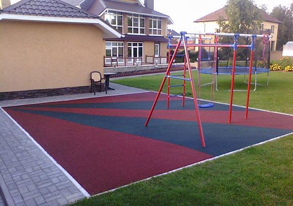 безопасное покрытие для детской площадки