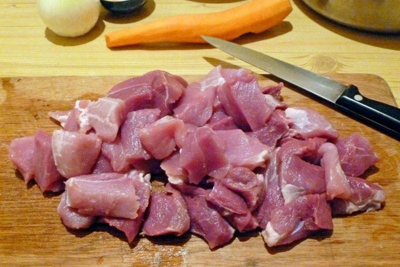 нарезать мясо для плова