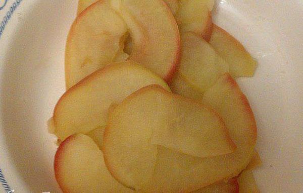 тонко нарезать яблоки