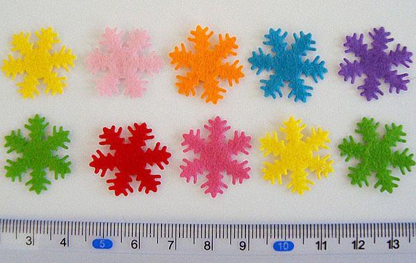 разноцветные снежинки из фетра