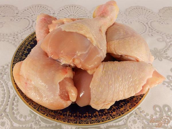 нарезаем курицу на порционные куски