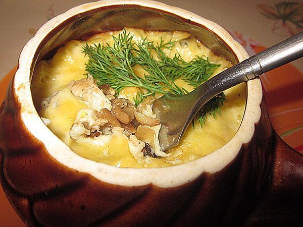 Жульен на сковороде с грибами и курицей и сливками рецепт с фото