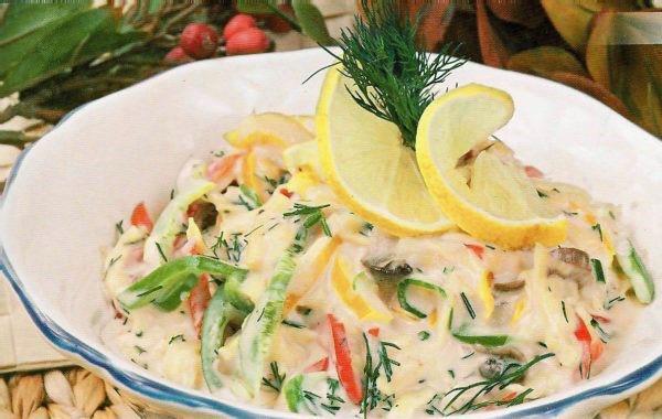 Салат с жареными грибами – рецепты с добавлением крабовых палочек, курицы, бекона, видео
