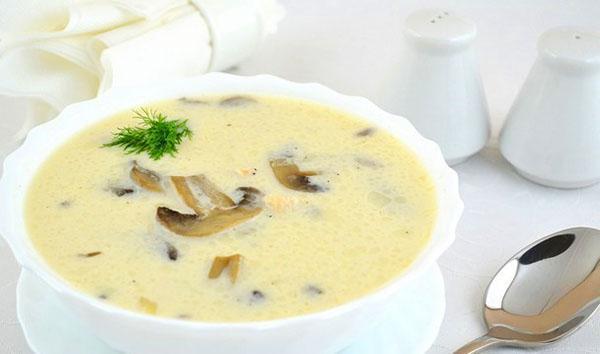 суп с грибами, курицей и сырками