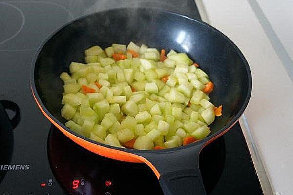 обжарить овощи