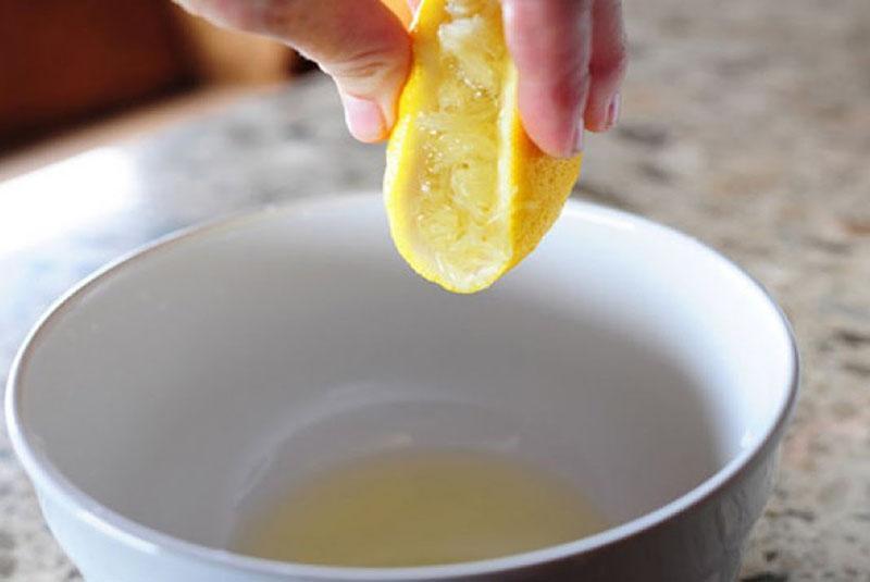выжать сок из лимона