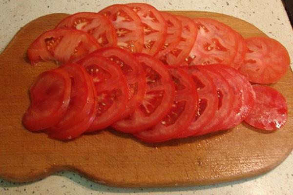 порезать помидор