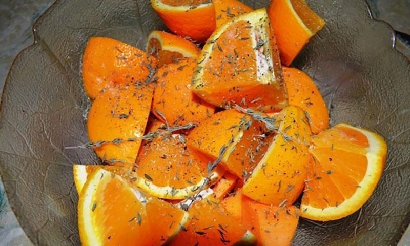 добавить специи в апельсины и тыкву