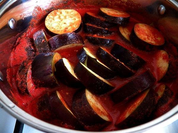 баклажаны в томатном соусе