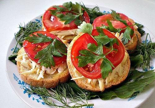 бутерброды с помидорами