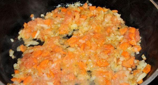 тушить морковь с луком