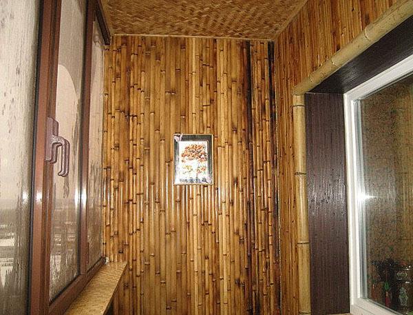 обшивка балкона бамбуком