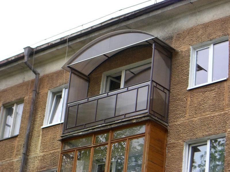 неостекленный балкон