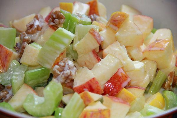 Салат из сельдерея – пошаговый рецепт с добавлением грецкого ореха, видео