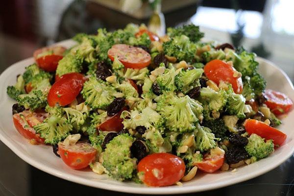 Салат из брокколи – несколько вариантов приготовления, видео