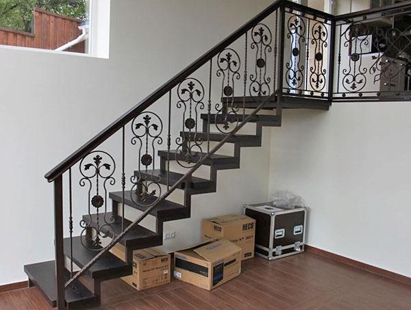Перила для лестницы из металла в частном доме фото