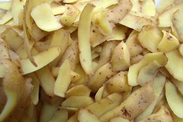 картофельные очистки для капусты