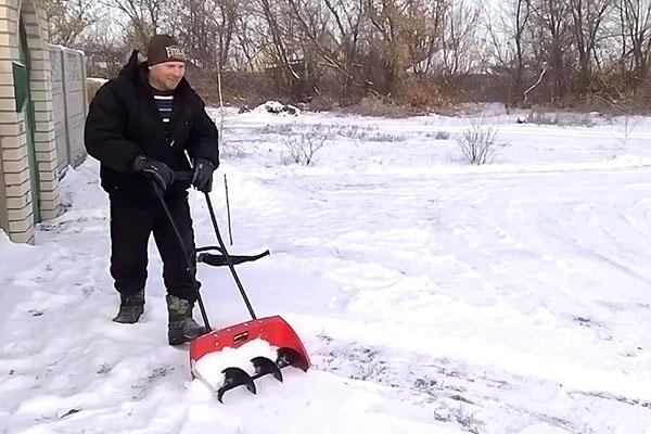 Что делать, если сломалась лопата для уборки снега