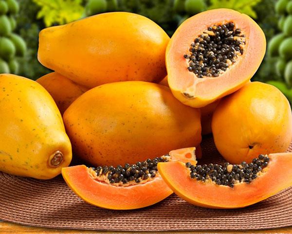 спелые плоды папайи