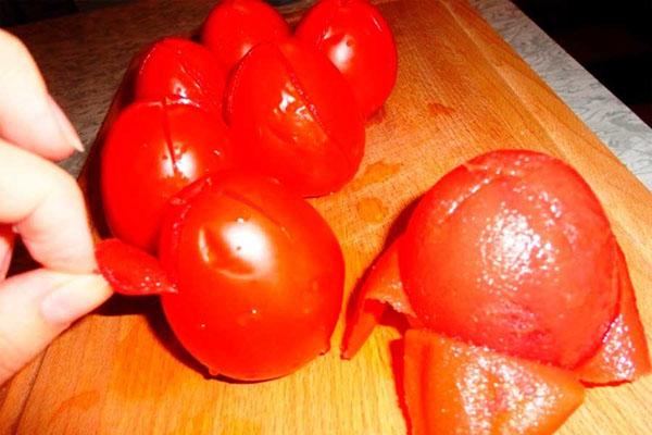 чистим томаты