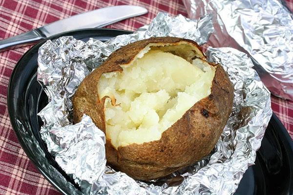 картофель в мундире в фольге