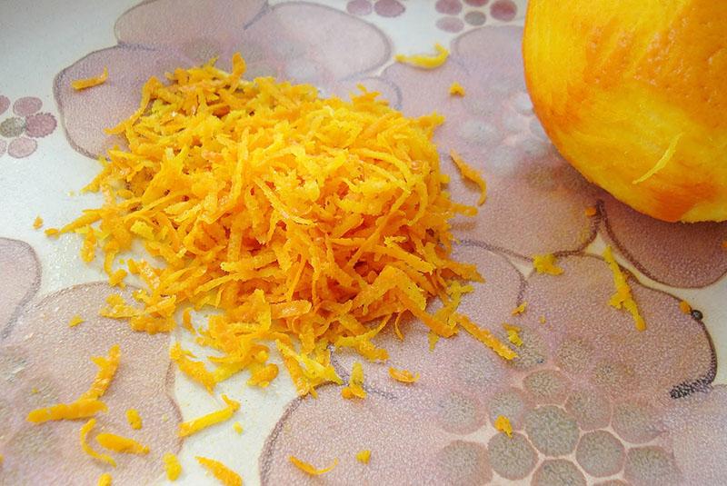 добавить апельсиновую цедру