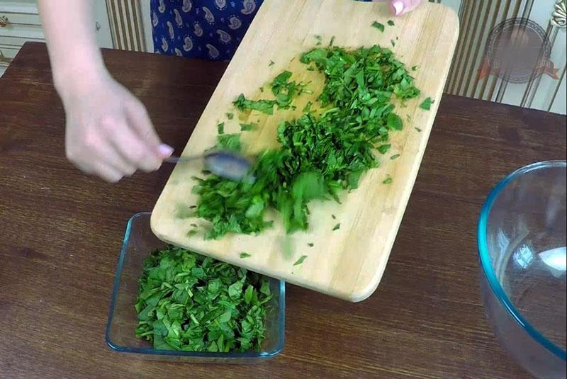 нарезать шпинат