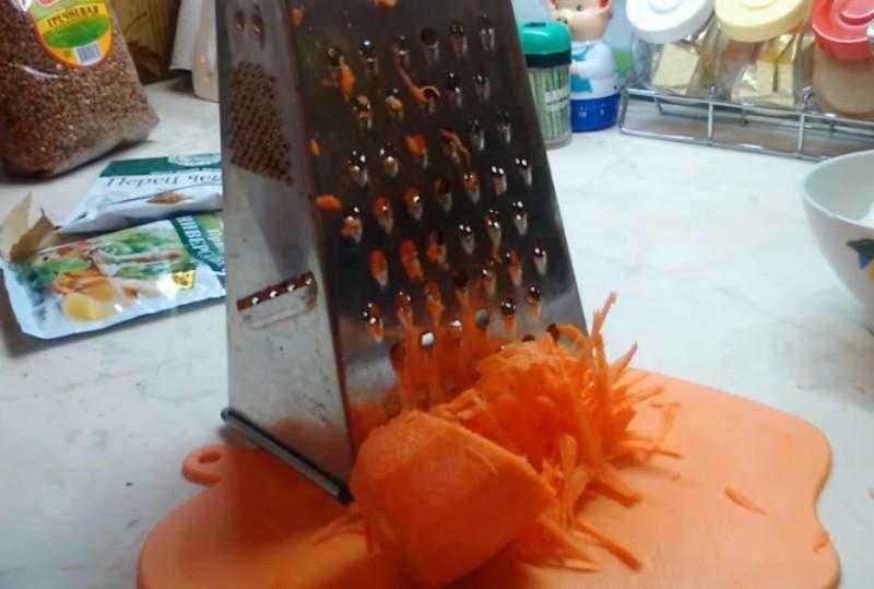 натереть морковь на терке