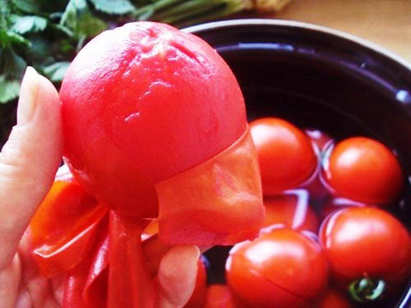 снять кожицу с томатов