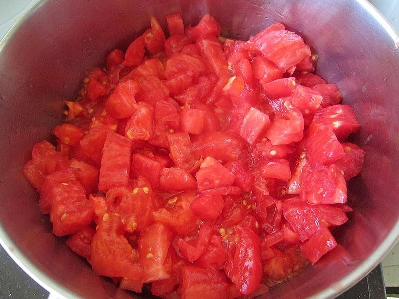 томить помидоры