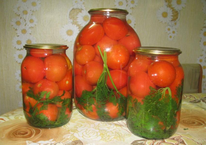 маринованные помидоры с ботвой